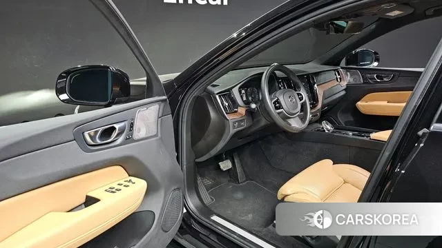 Volvo XC60 second Generation 2021 Белый из Кореи, фото 2