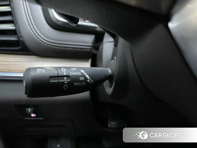 Roewe RX8 2018 Белый из Китая, фото 2