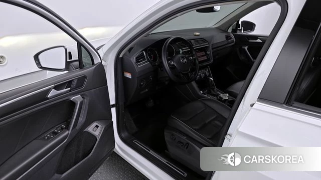 Volkswagen Tiguan second Generation 2020 Белый из Кореи, фото 2