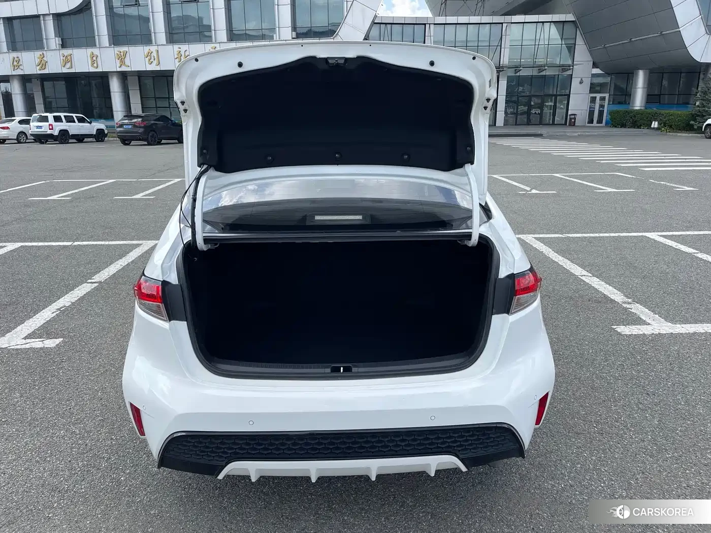 Toyota Levin 2022 Белый из Китая, фото 2
