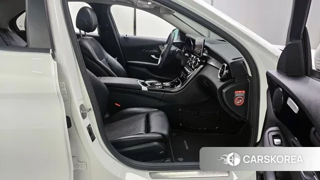 Mercedes-Benz C-Class W205 2018 Белый из Кореи, фото 2