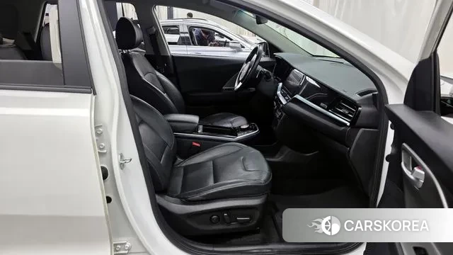 Kia Niro Plus 2022 Белый из Кореи, фото 2