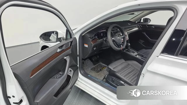 Volkswagen Passat GT (B8) 2018 Белый из Кореи, фото 2