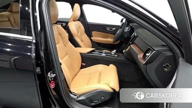 Volvo S60 3rd generation 2022 Черный из Кореи, фото 2