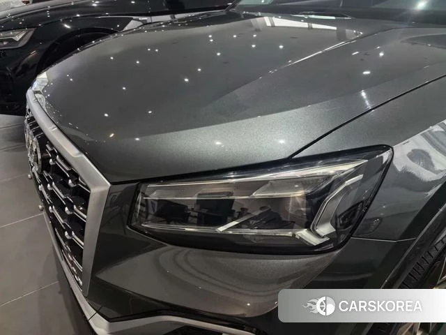 Audi Q2L 2022 Темно-серый из Китая, фото 2