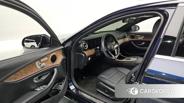 Mercedes-Benz E-Class W213 2022 Синий из Кореи, фото 2