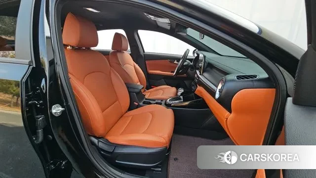 Kia The New K3 2nd generation 2024 Черный из Кореи, фото 2