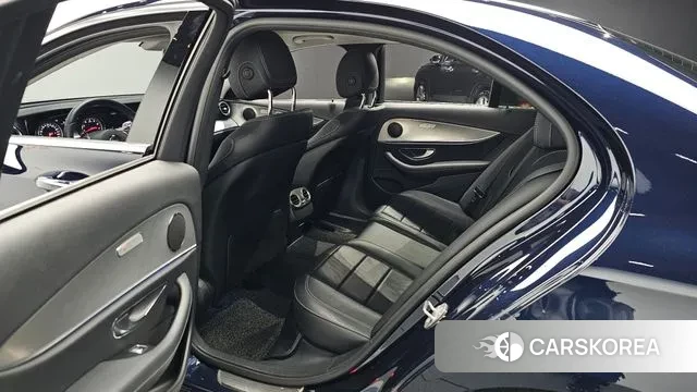 Mercedes-Benz E-Class W213 2018 Синий из Кореи, фото 2