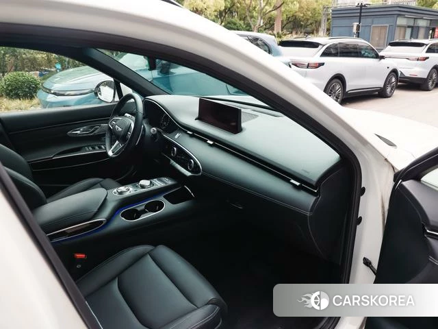 Genisys GV70 2024 Белый из Китая, фото 2