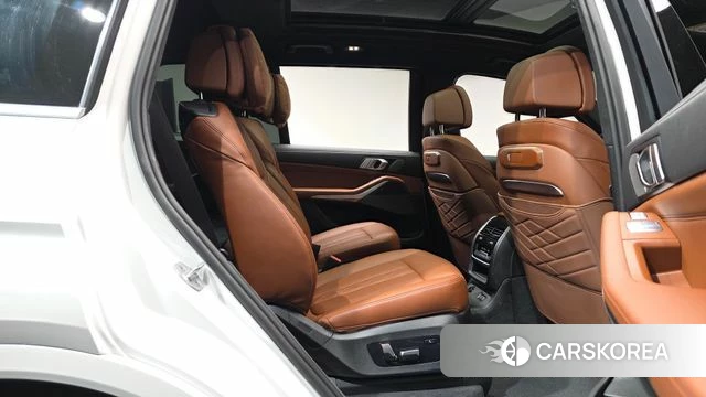 BMW X7 (G07) 2025 Белый из Кореи, фото 2