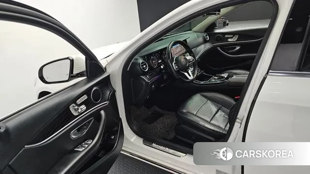 Mercedes-Benz E-Class W213 2019 Белый из Кореи, фото 2