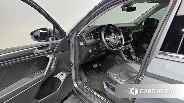 Volkswagen Tiguan Allspace 2018 Серый из Кореи, фото 2