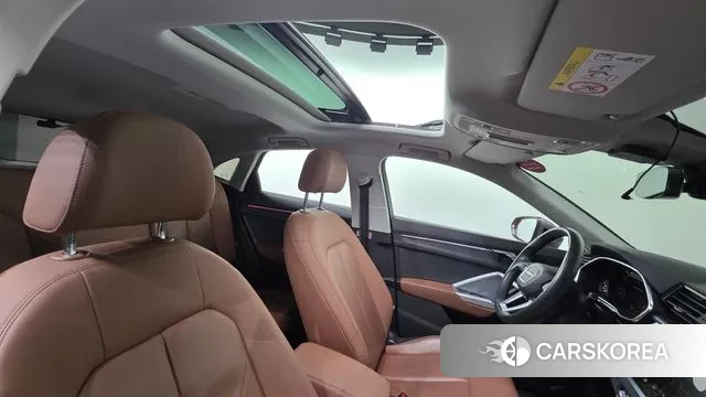 Audi Q3 (F3) 2023 Серый из Кореи, фото 2