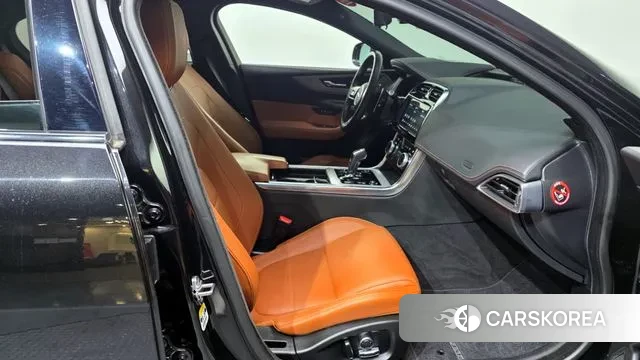 Jaguar XE 2020 Черный из Кореи, фото 2