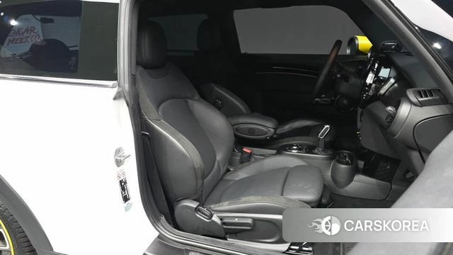 Mini Cooper Electric 2023 Белый из Кореи, фото 2