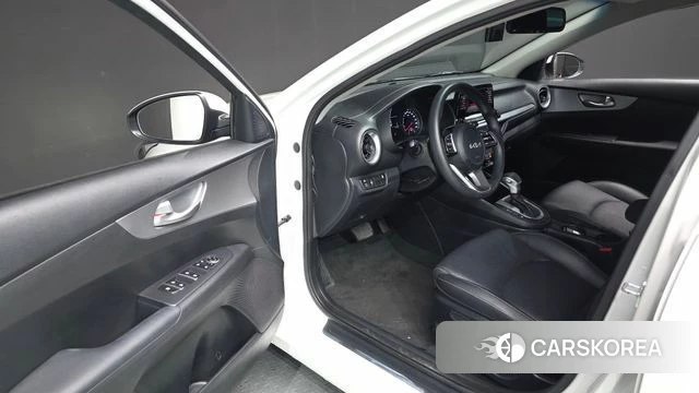 Kia The New K3 2nd generation 2022 Белый из Кореи, фото 2