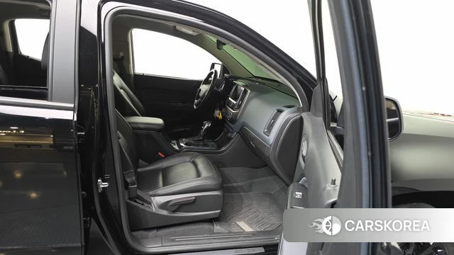 Chevrolet (GM Daewoo) Real New Colorado 2022 Черный из Кореи, фото 2