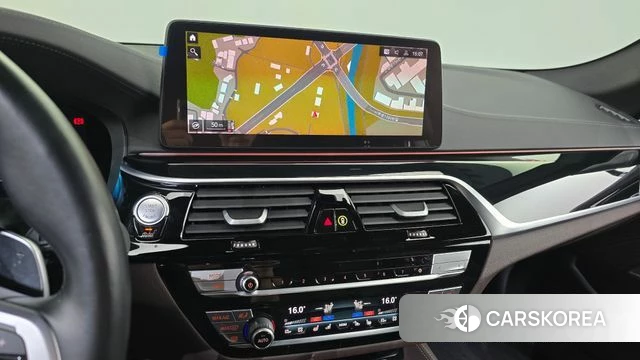 BMW 5 Series (G30) 2022 Белый из Кореи, фото 2
