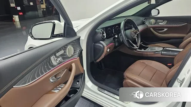 Mercedes-Benz E-Class W213 2022 Белый из Кореи, фото 2