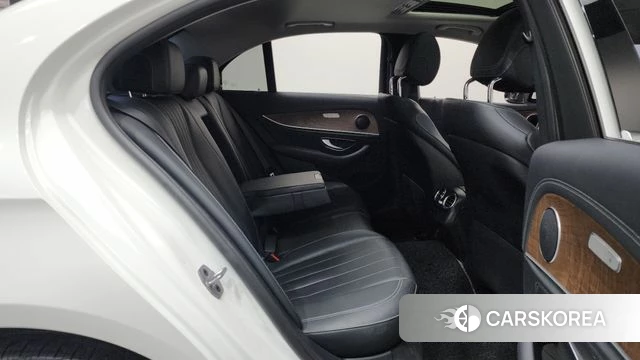 Mercedes-Benz E-Class W213 2019 Белый из Кореи, фото 2