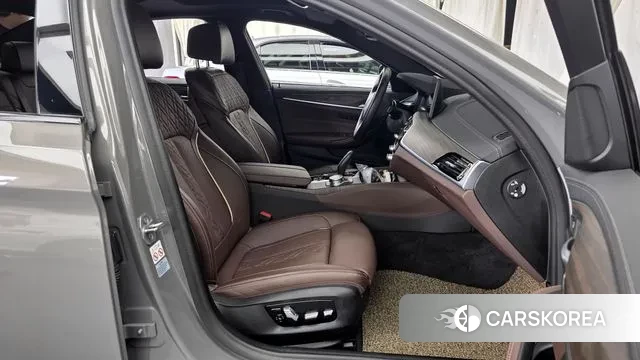 BMW 5 Series (G30) 2021 Серый из Кореи, фото 2