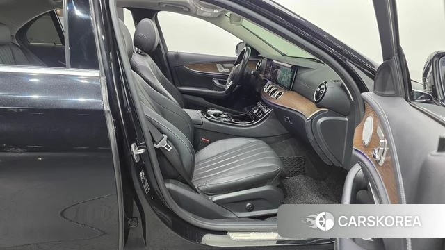 Mercedes-Benz E-Class W213 2020 Черный из Кореи, фото 2