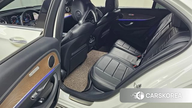 Mercedes-Benz E-Class W213 2021 Белый из Кореи, фото 2