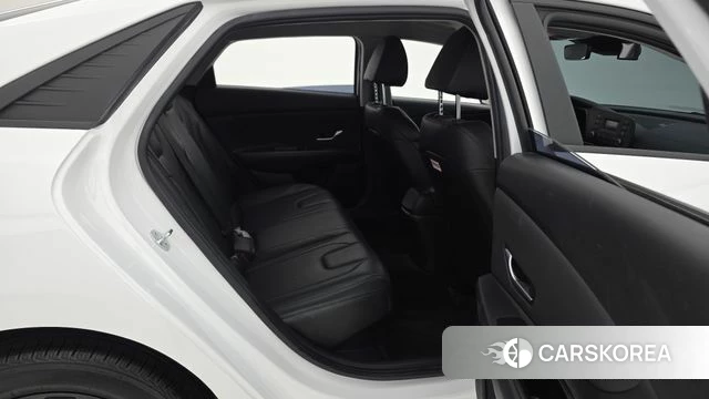Hyundai Avante Hybrid (CN7) 2023 Белый из Кореи, фото 2
