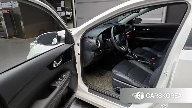 Kia The New K3 2nd generation 2023 Белый из Кореи, фото 2