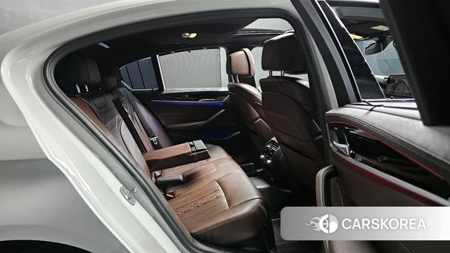 BMW 5 Series (G30) 2023 Белый из Кореи, фото 2