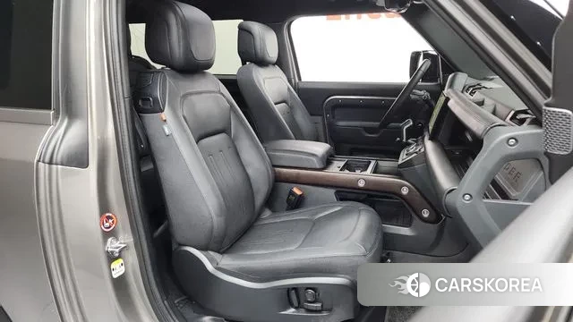 Land Rover Defender (L663) 2024 Серебристо-серый из Кореи, фото 2