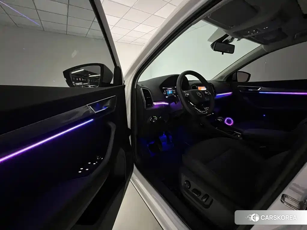 Skoda Karoq 2023 Белый из Китая, фото 2