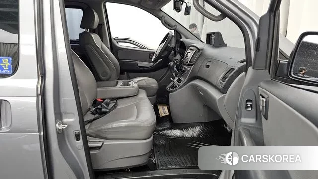 Hyundai Grand Starex 2018 Серебряный из Кореи, фото 2