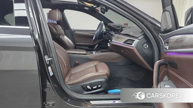 BMW 5 Series (G30) 2020 Серый из Кореи, фото 2