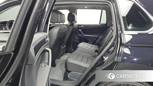 Volkswagen Tiguan Allspace 2024 Черный из Кореи, фото 2