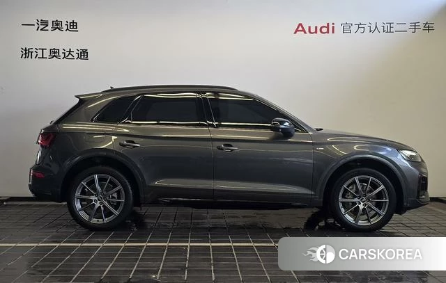 Audi Q5L 2023 Темно-серый из Китая, фото 2