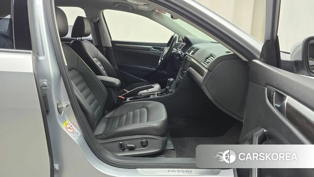 Volkswagen The New Passat 2018 Серебряный из Кореи, фото 2