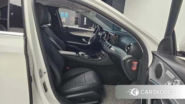 Mercedes-Benz E-Class W213 2018 Белый из Кореи, фото 2