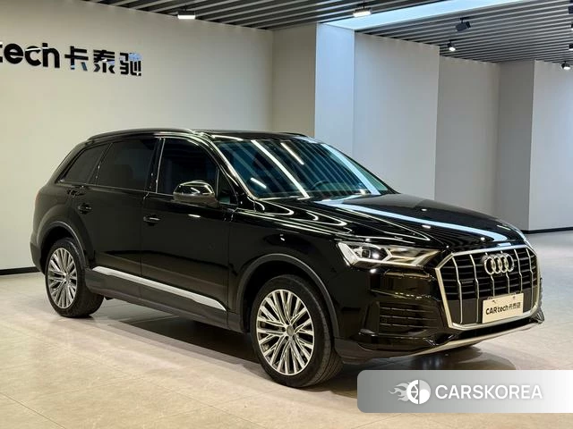 Audi Q7 2022 Черный из Китая, фото 2