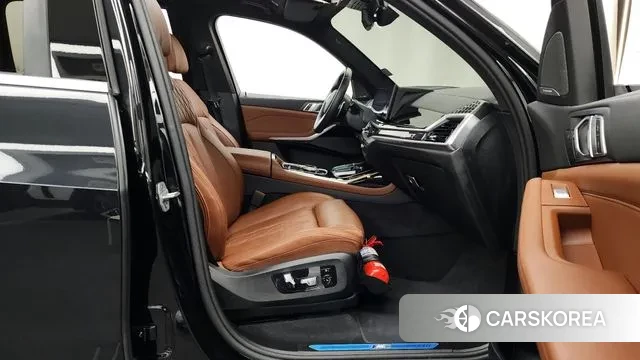 BMW X7 (G07) 2024 Черный из Кореи, фото 2