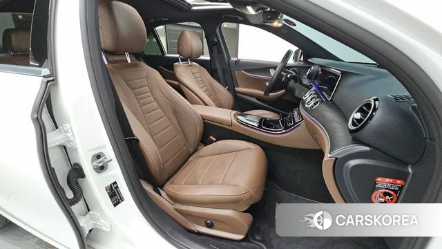 Mercedes-Benz E-Class W213 2022 Белый из Кореи, фото 2