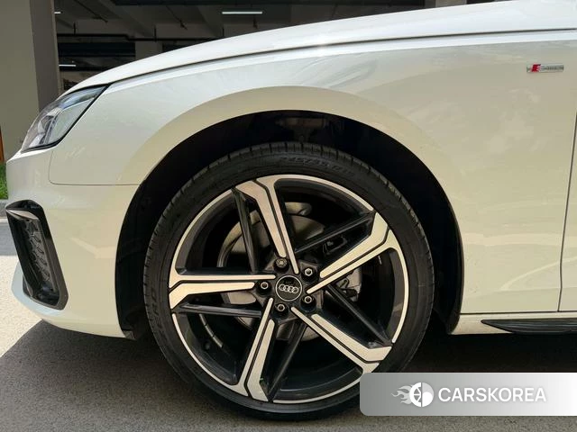 Audi A4L 2024 Белый из Китая, фото 2