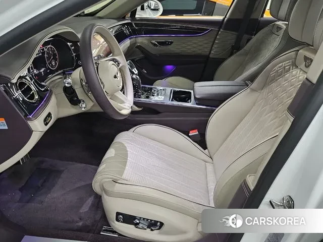 Bentley Flying Spur 3rd Generation 2022 Белый из Кореи, фото 2