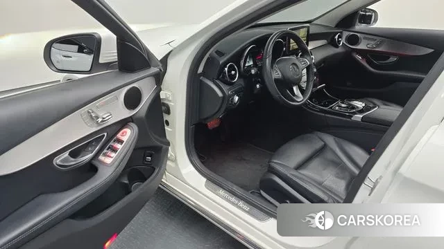 Mercedes-Benz C-Class W205 2018 Белый из Кореи, фото 2