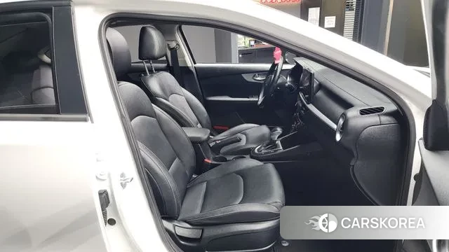 Kia The New K3 2nd generation 2021 Белый из Кореи, фото 2