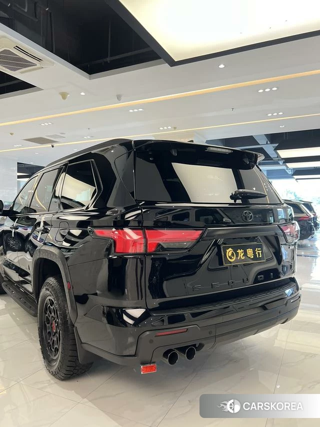 Toyota Sequoia 2024 Черный из Китая, фото 2