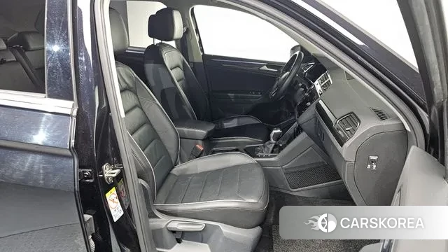 Volkswagen Tiguan second Generation 2021 Черный из Кореи, фото 2