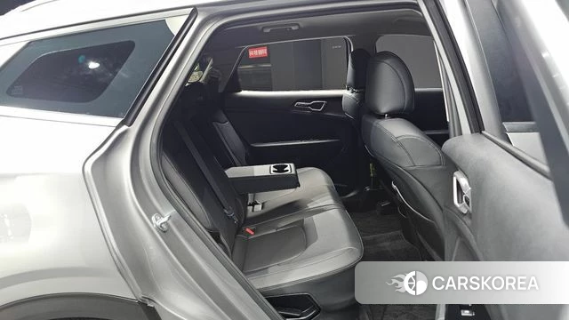 Kia Sportage 5th Generation Hybrid 2023 Серебристо-серый из Кореи, фото 2