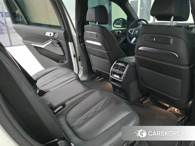 BMW X7 (G07) 2023 Белый из Кореи, фото 2