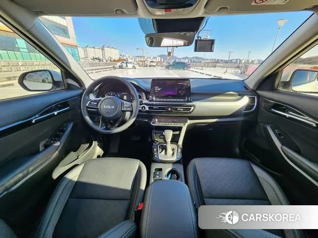 Kia Seltos 2022 Белый из Кореи, фото 2